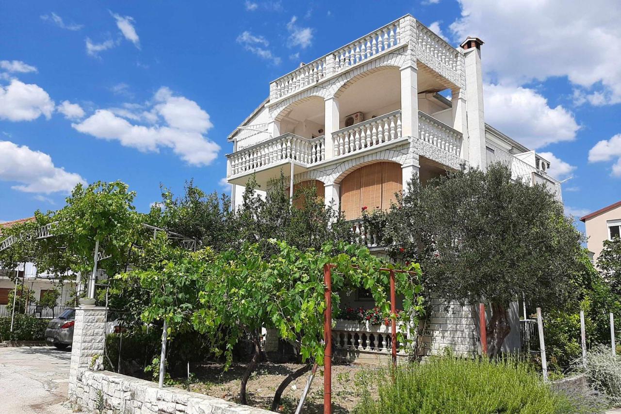 Apartments And Rooms With Parking Space Kastel Stafilic, Kastela - 18673 Exterior photo