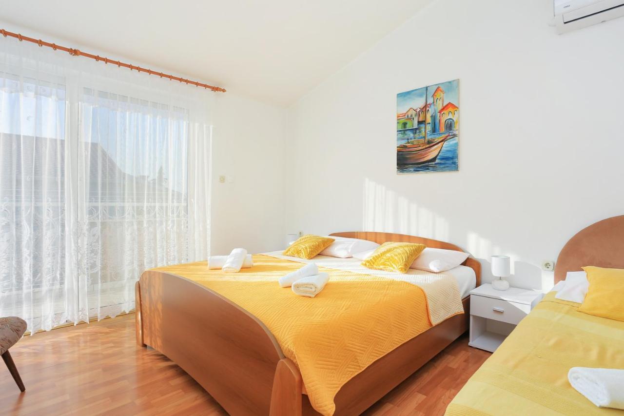 Apartments And Rooms With Parking Space Kastel Stafilic, Kastela - 18673 Exterior photo