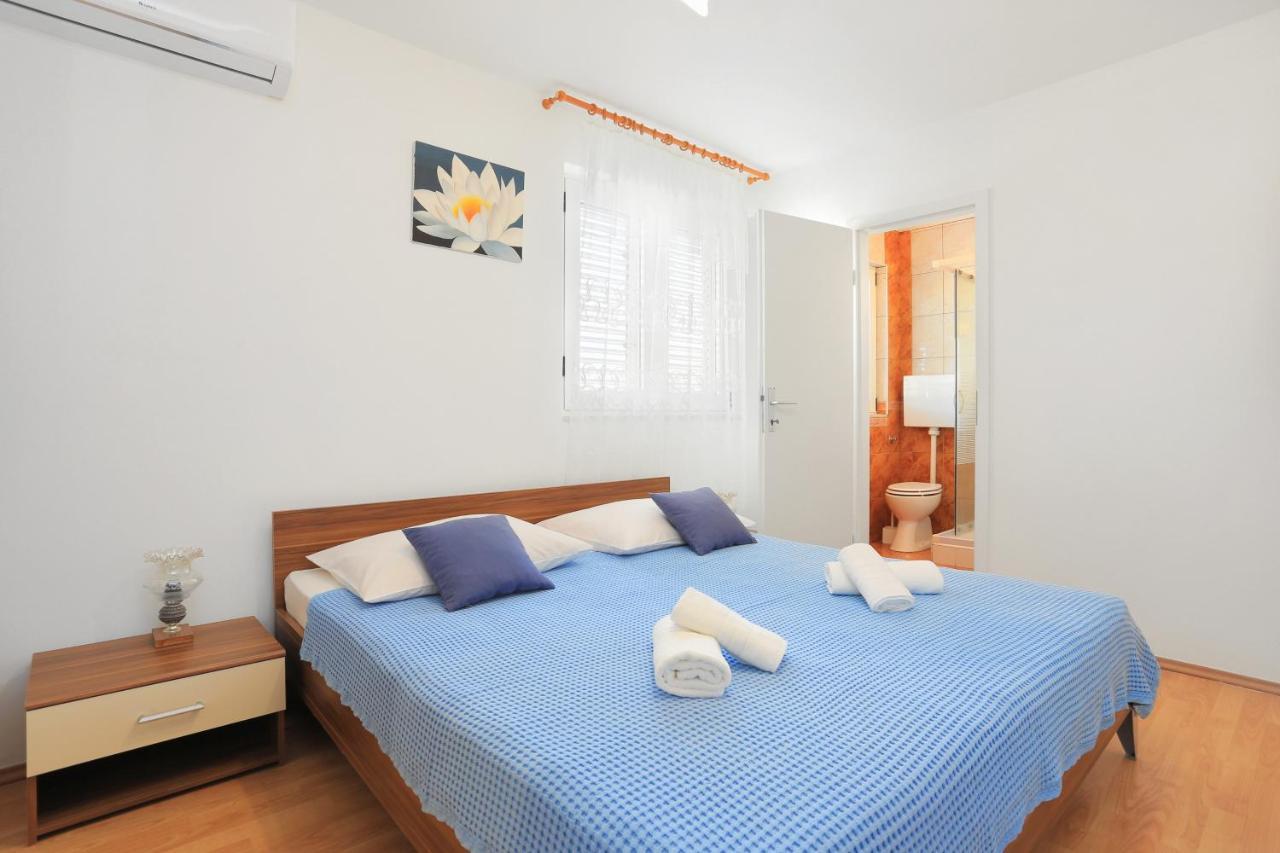 Apartments And Rooms With Parking Space Kastel Stafilic, Kastela - 18673 Exterior photo