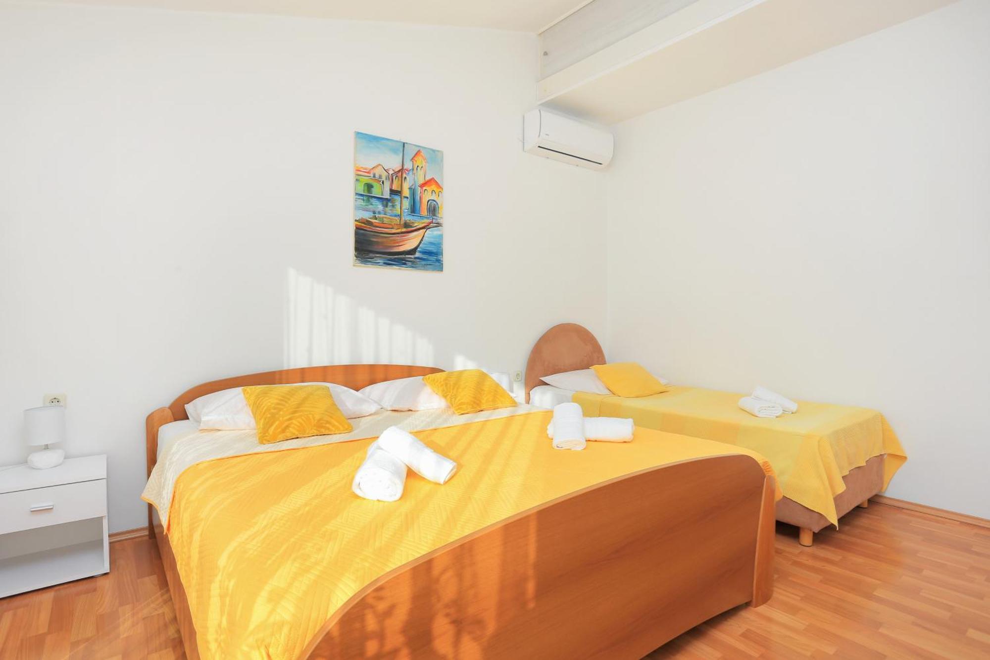 Apartments And Rooms With Parking Space Kastel Stafilic, Kastela - 18673 Room photo