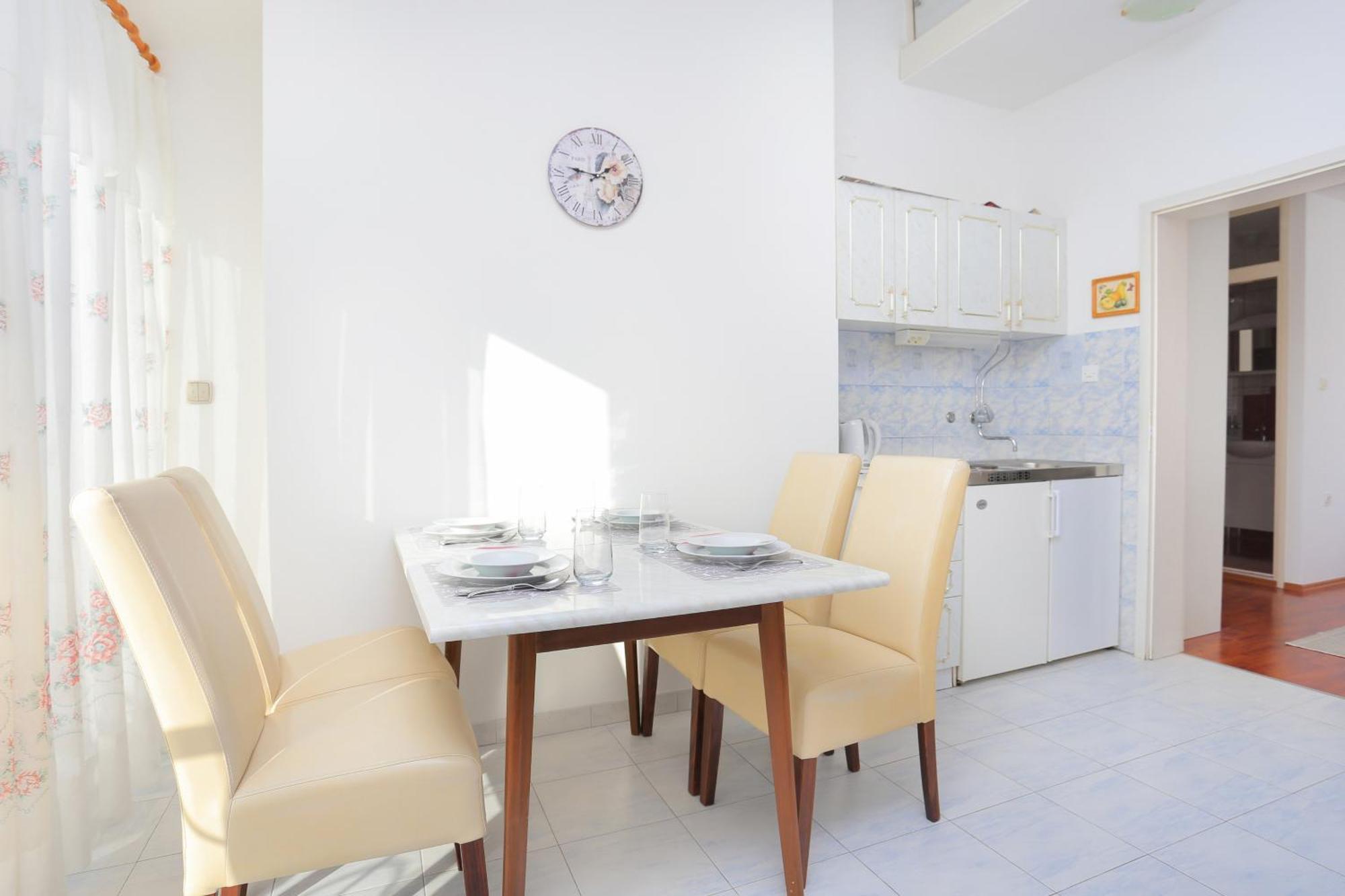 Apartments And Rooms With Parking Space Kastel Stafilic, Kastela - 18673 Room photo