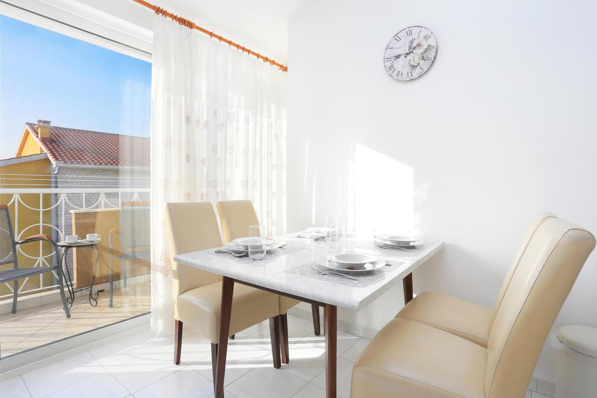Apartments And Rooms With Parking Space Kastel Stafilic, Kastela - 18673 Room photo