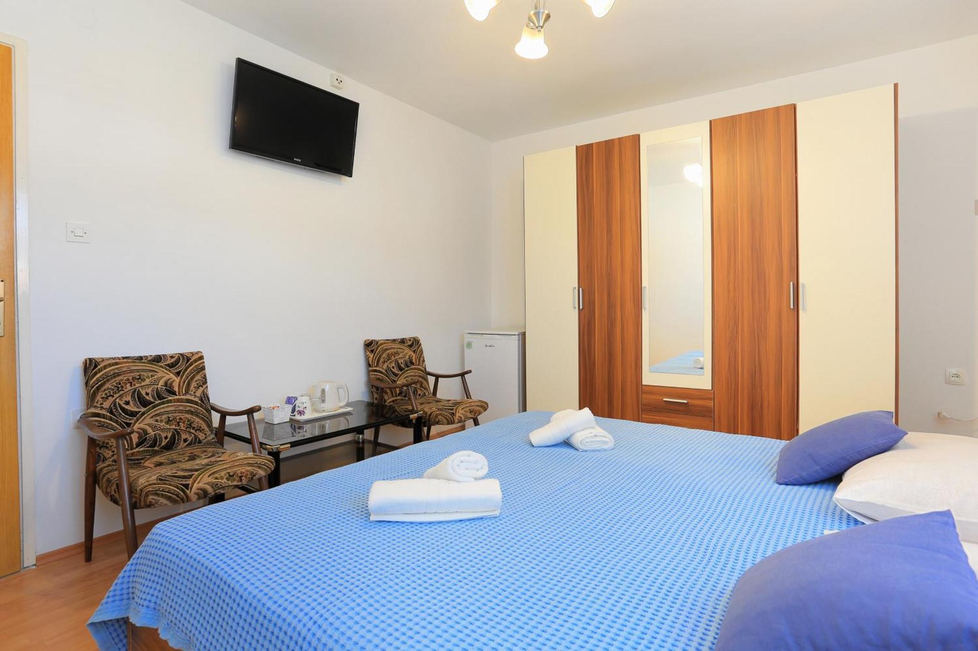 Apartments And Rooms With Parking Space Kastel Stafilic, Kastela - 18673 Room photo