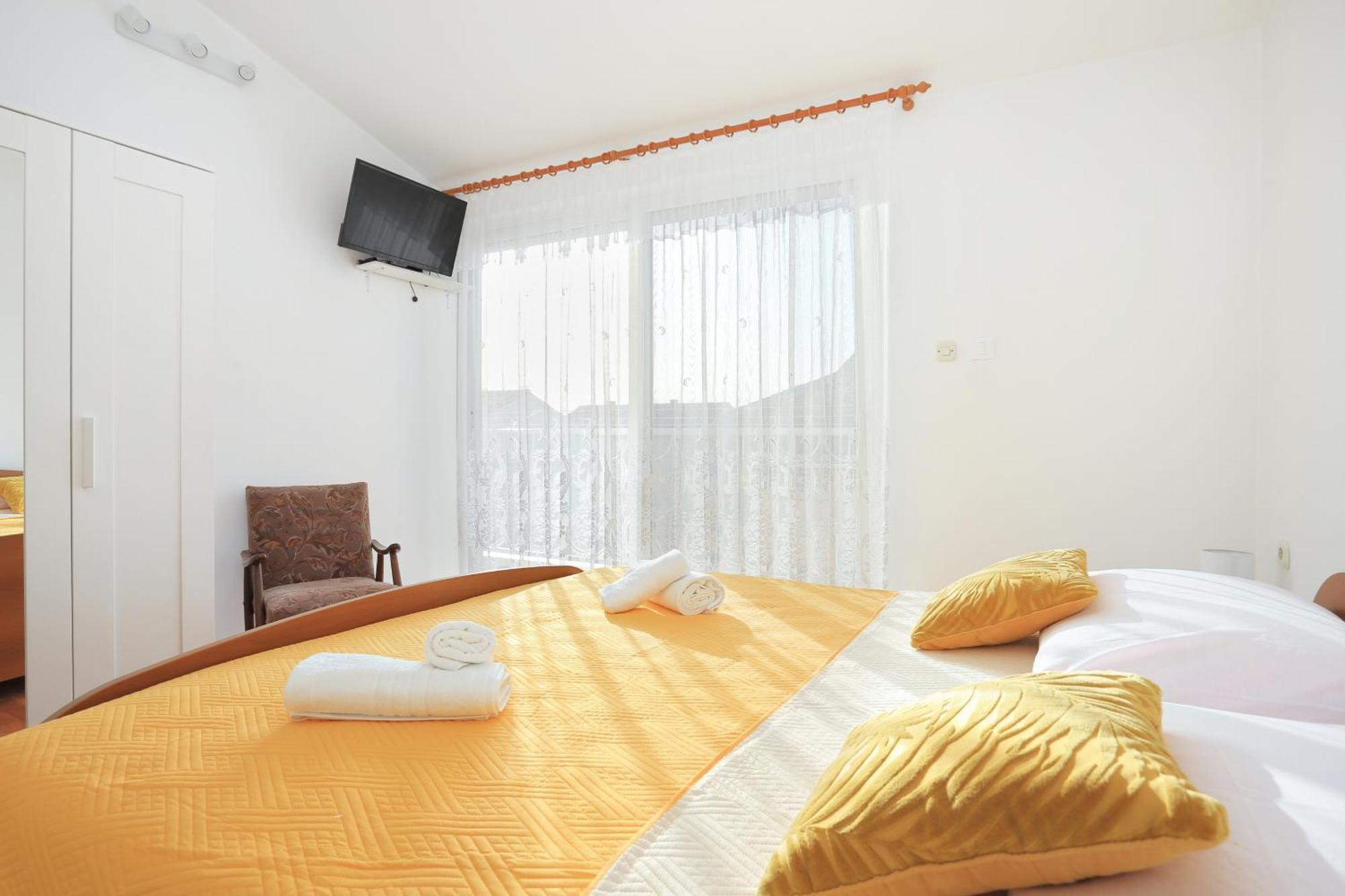 Apartments And Rooms With Parking Space Kastel Stafilic, Kastela - 18673 Room photo