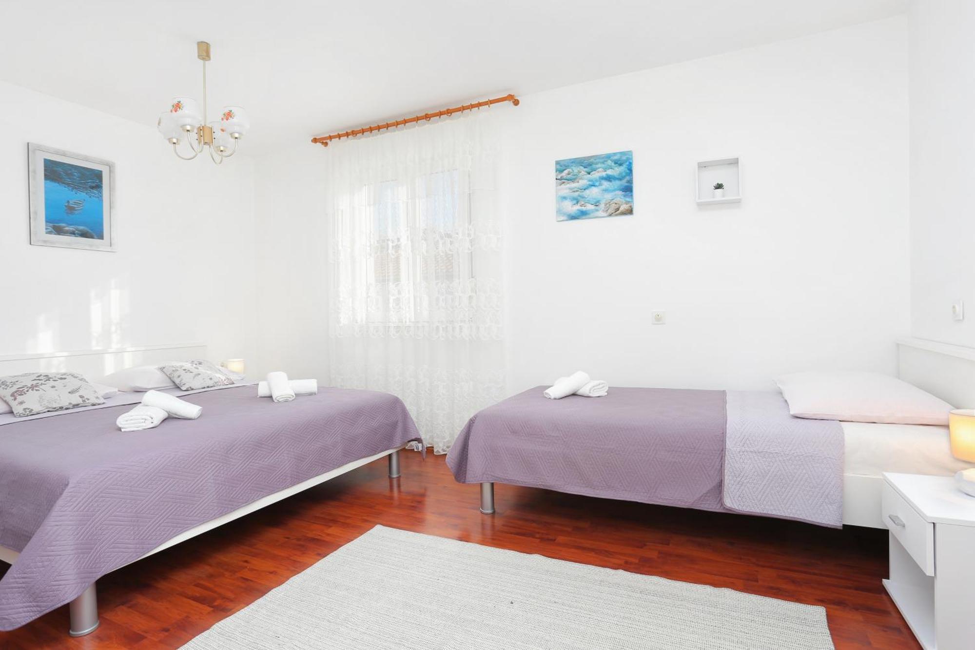 Apartments And Rooms With Parking Space Kastel Stafilic, Kastela - 18673 Room photo